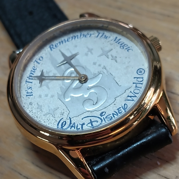 X Disney 25th anniversary of Walt Disney world. 2 hand quartz 1997 thank you - Picture 5 of 9